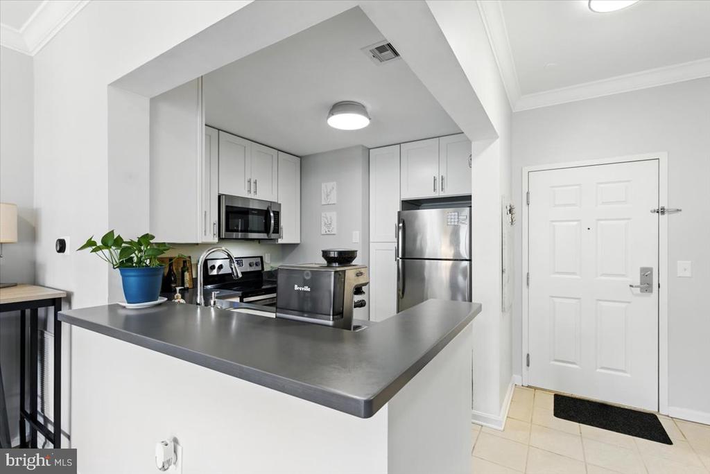 23 PIERSIDE DRIVE 319