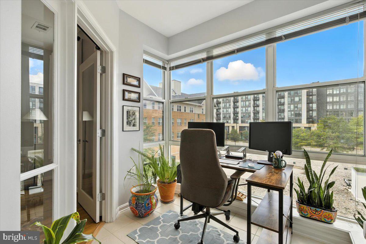 23 PIERSIDE DRIVE 319