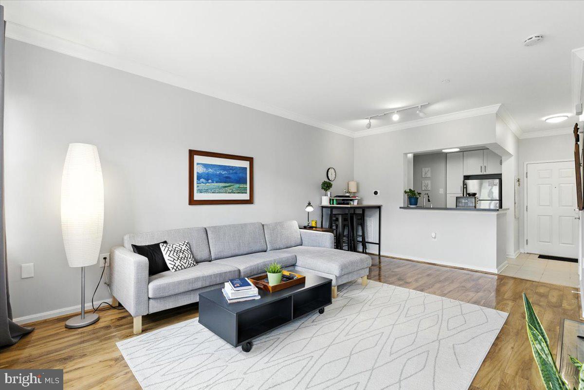 23 PIERSIDE DRIVE 319