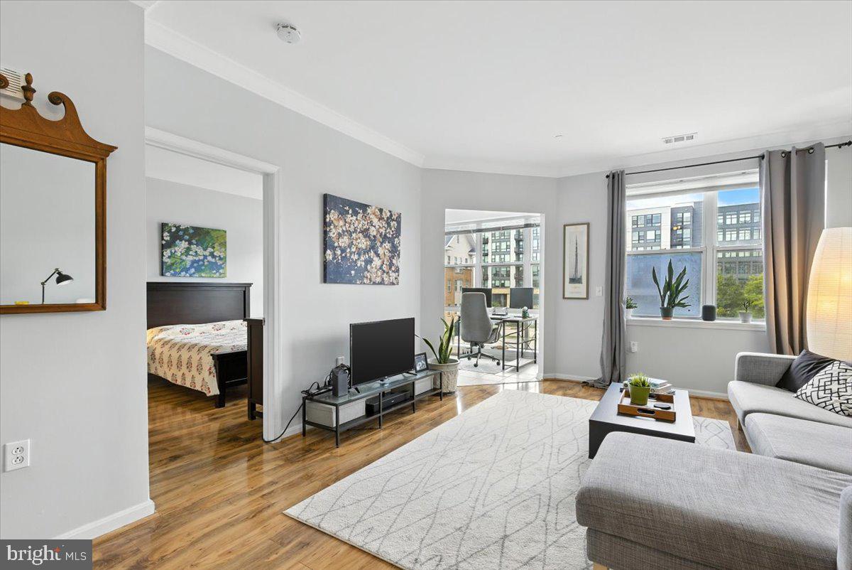 23 PIERSIDE DRIVE 319