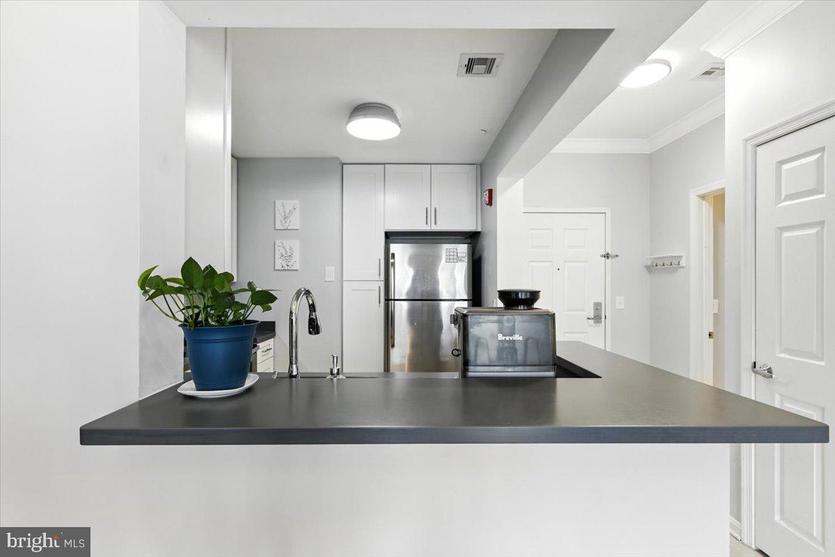 23 PIERSIDE DRIVE 319