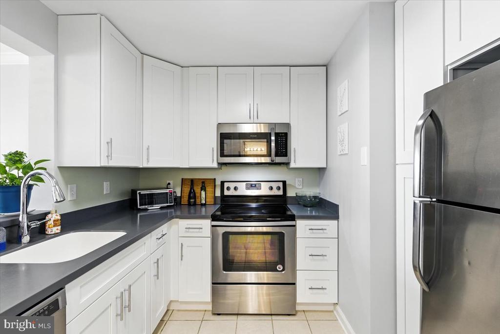 23 PIERSIDE DRIVE 319
