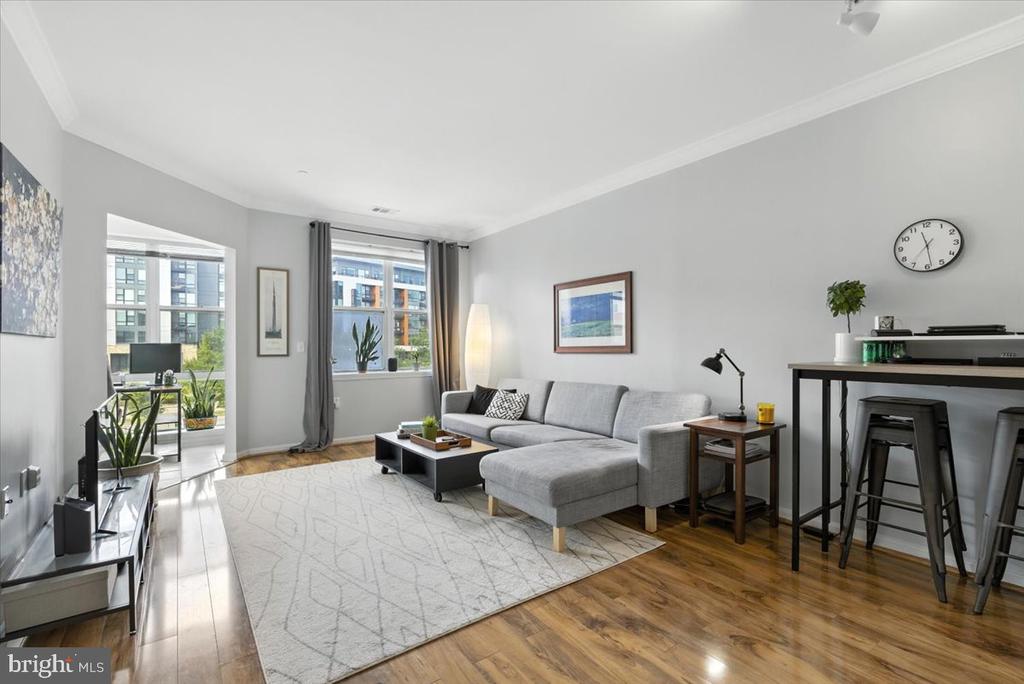 23 PIERSIDE DRIVE 319