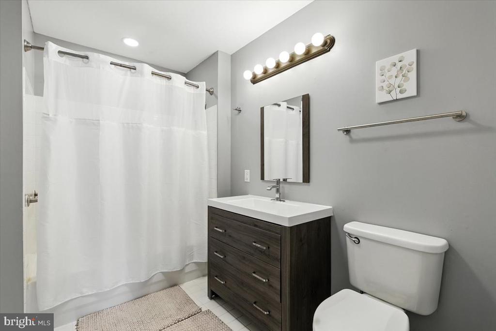 23 PIERSIDE DRIVE 319
