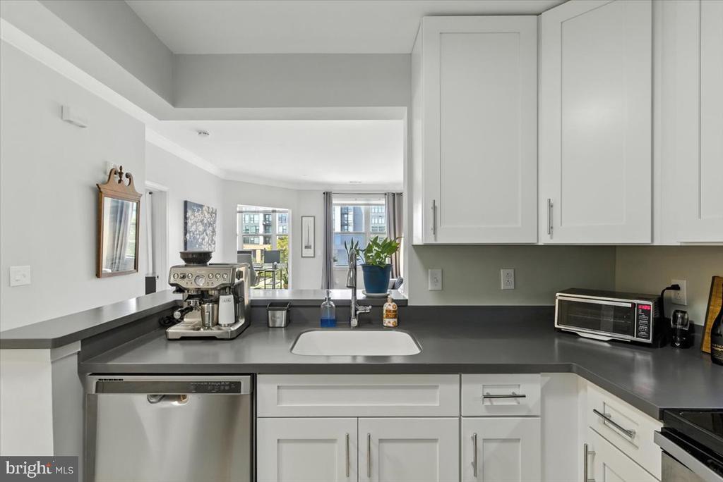 23 PIERSIDE DRIVE 319