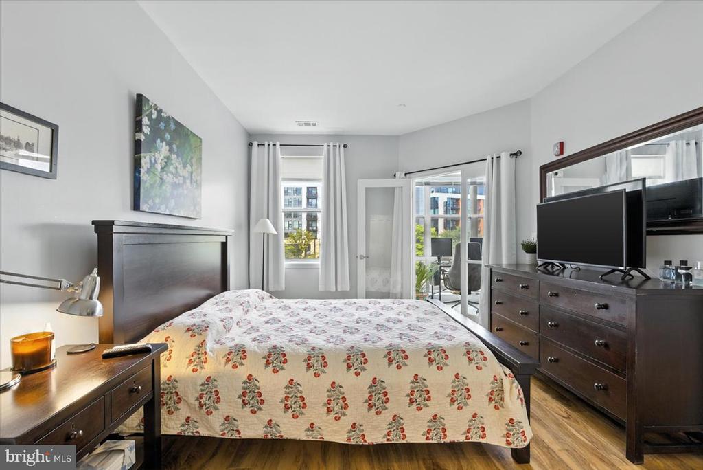 23 PIERSIDE DRIVE 319
