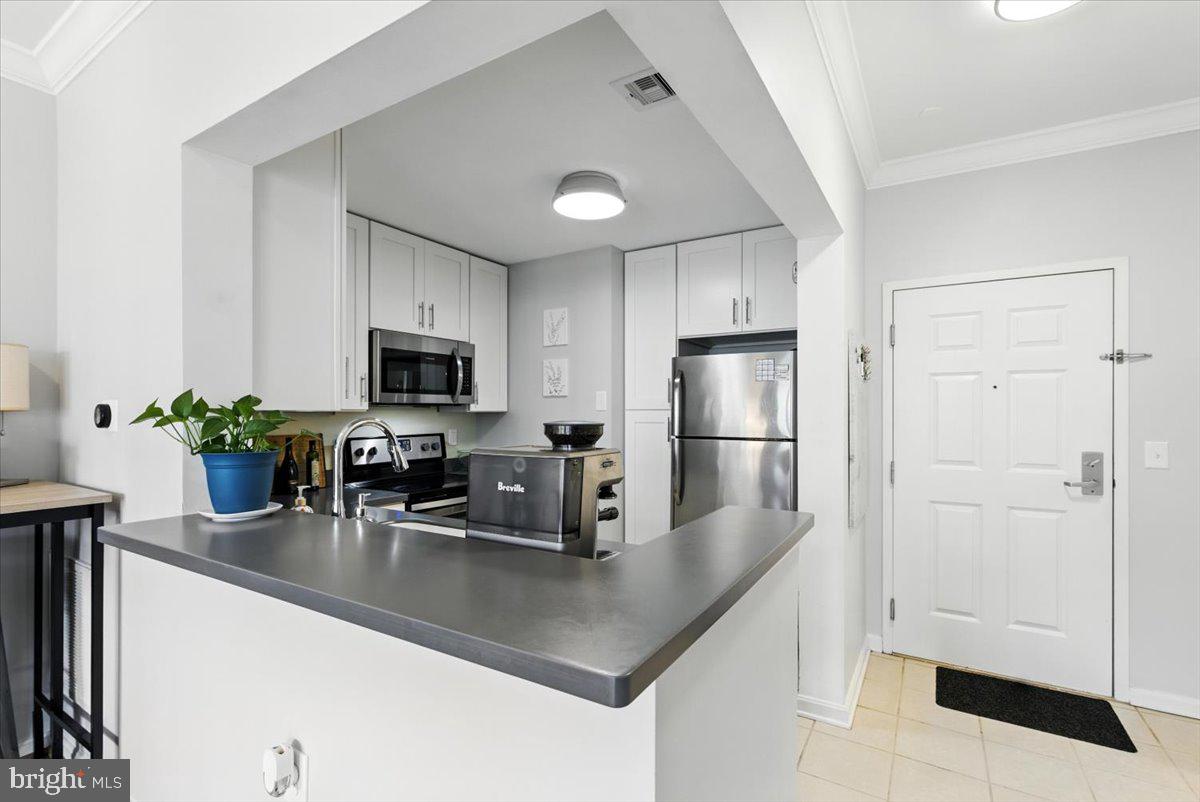 23 PIERSIDE DRIVE 319