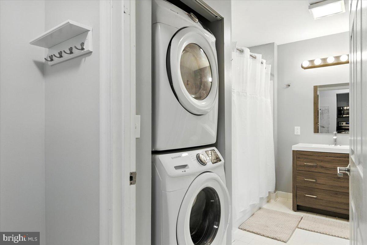 23 PIERSIDE DRIVE 319