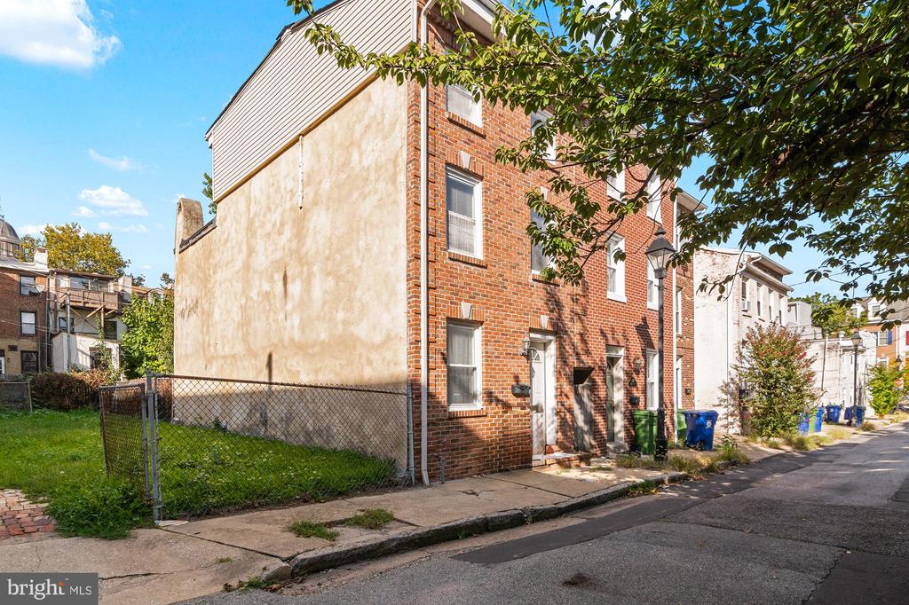 916 RYAN STREET