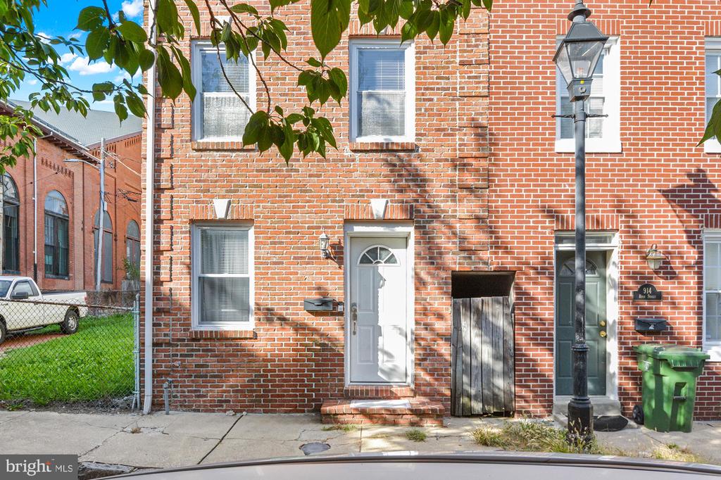 916 RYAN STREET