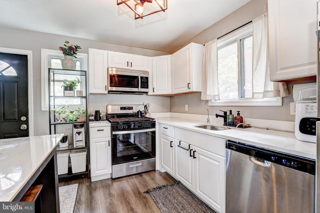 1407 REDFERN AVENUE
