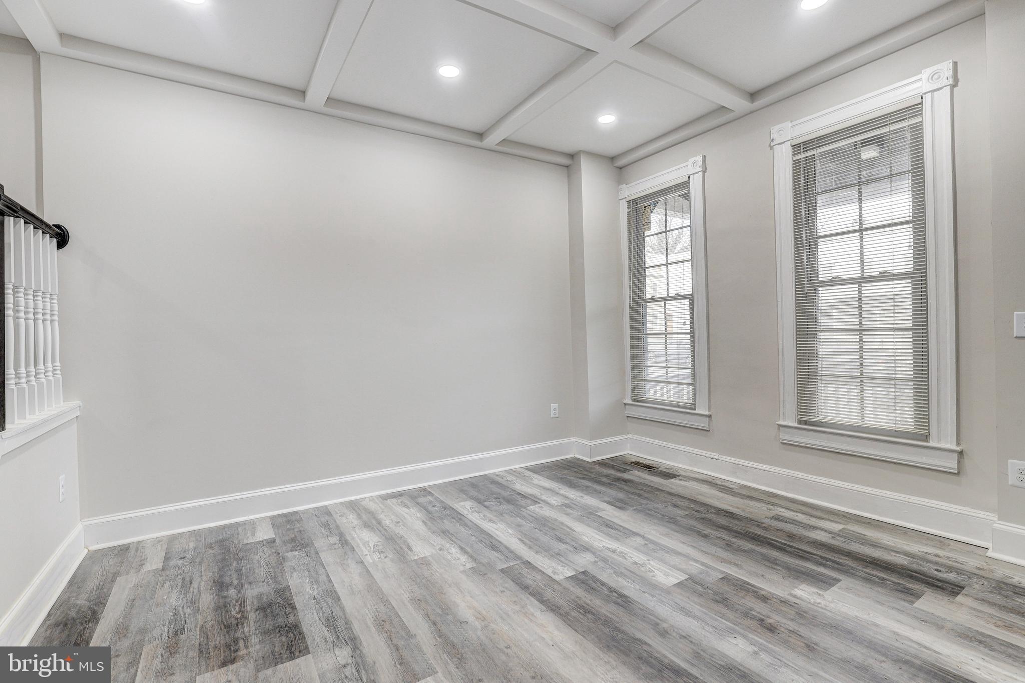 428 S AUGUSTA AVENUE