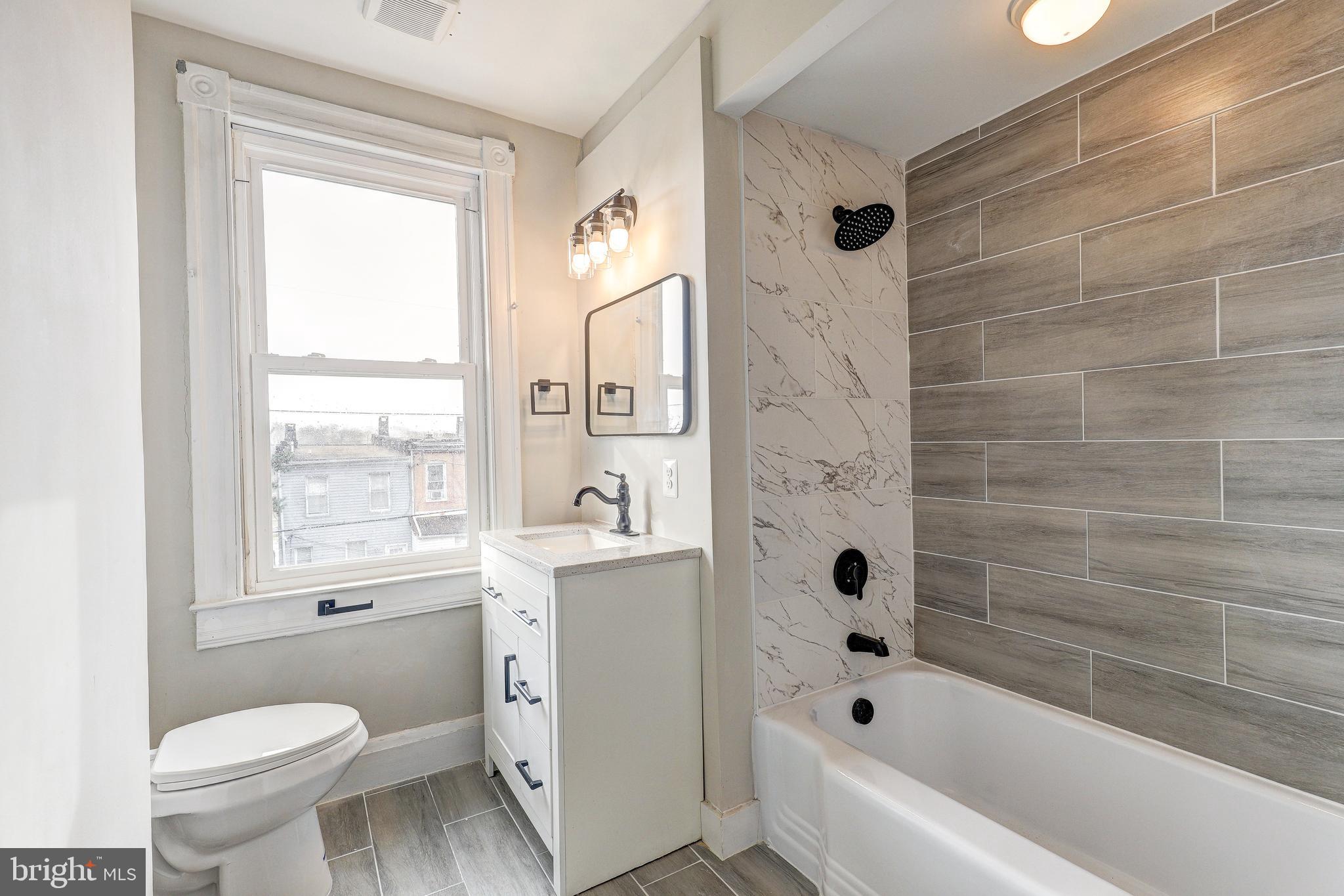 428 S AUGUSTA AVENUE