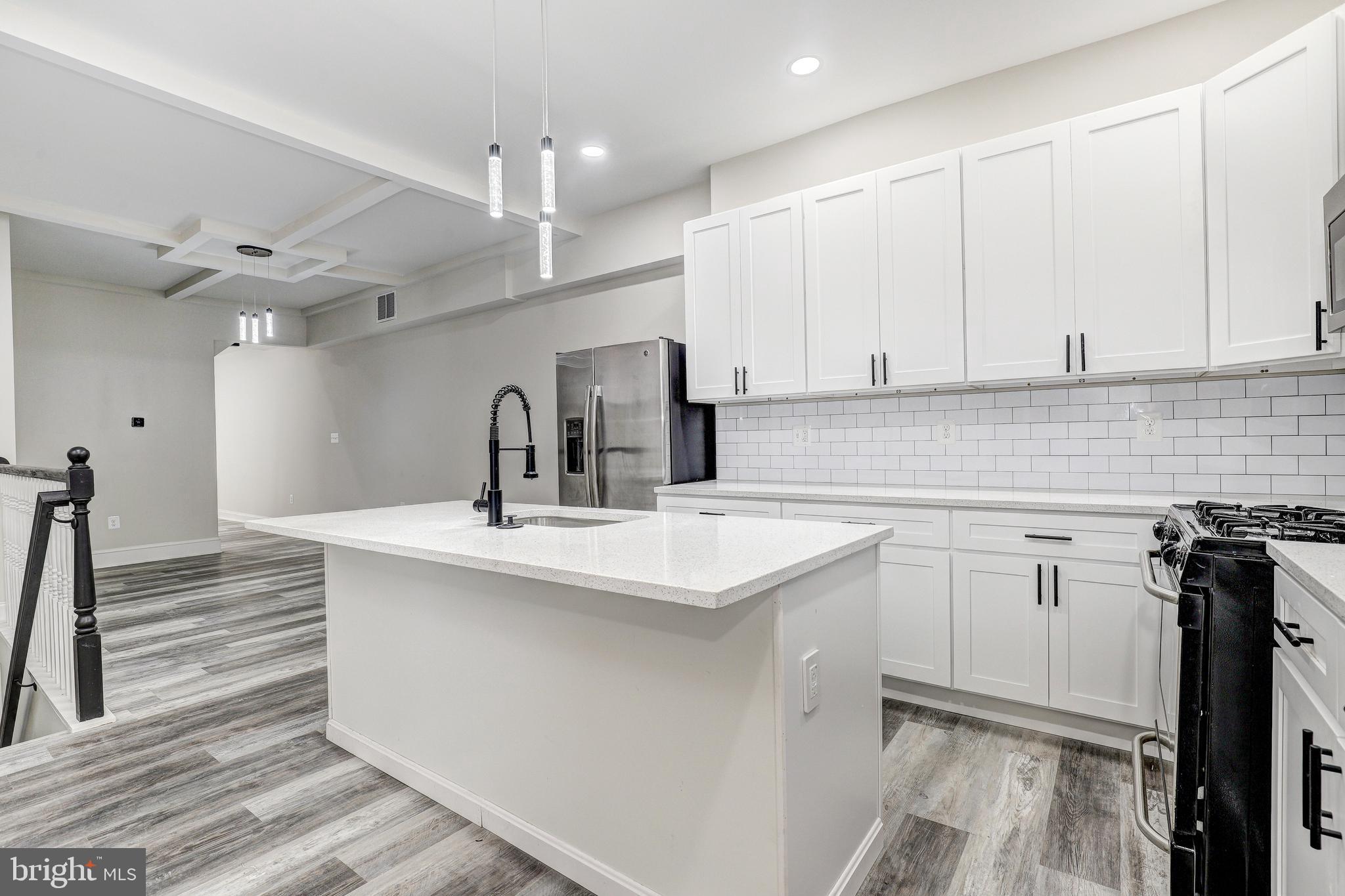 428 S AUGUSTA AVENUE