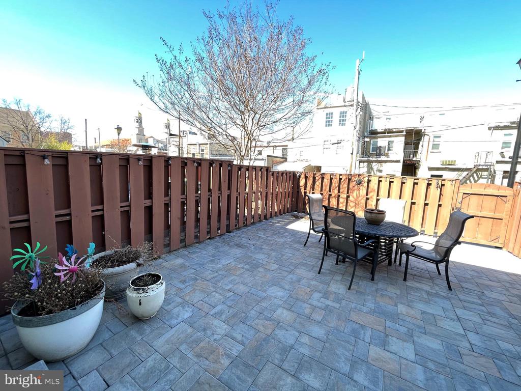 2824 ELLIOTT STREET
