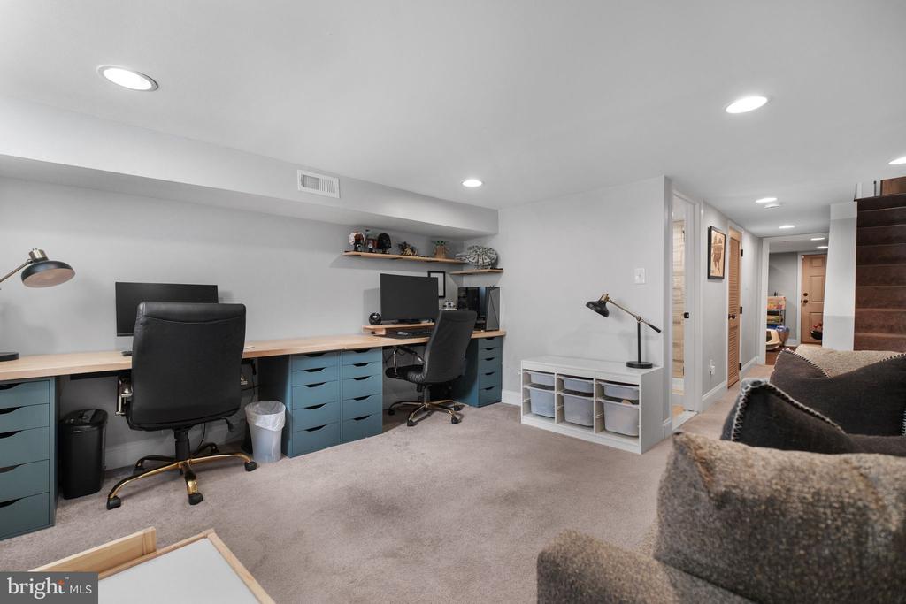 3102 E LOMBARD STREET