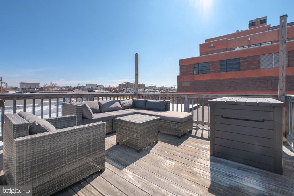 3102 E LOMBARD STREET