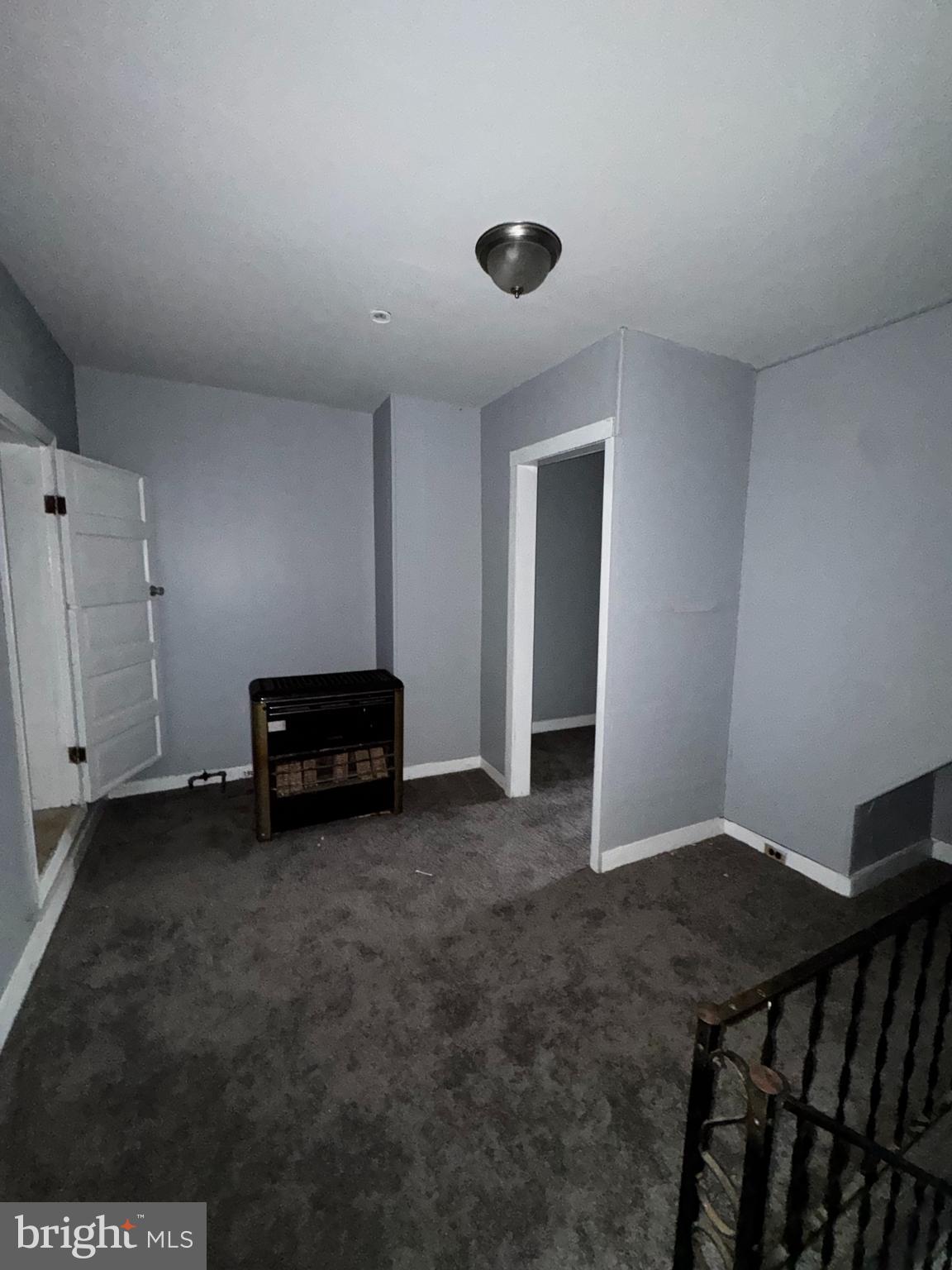 1006 HOLLINS STREET