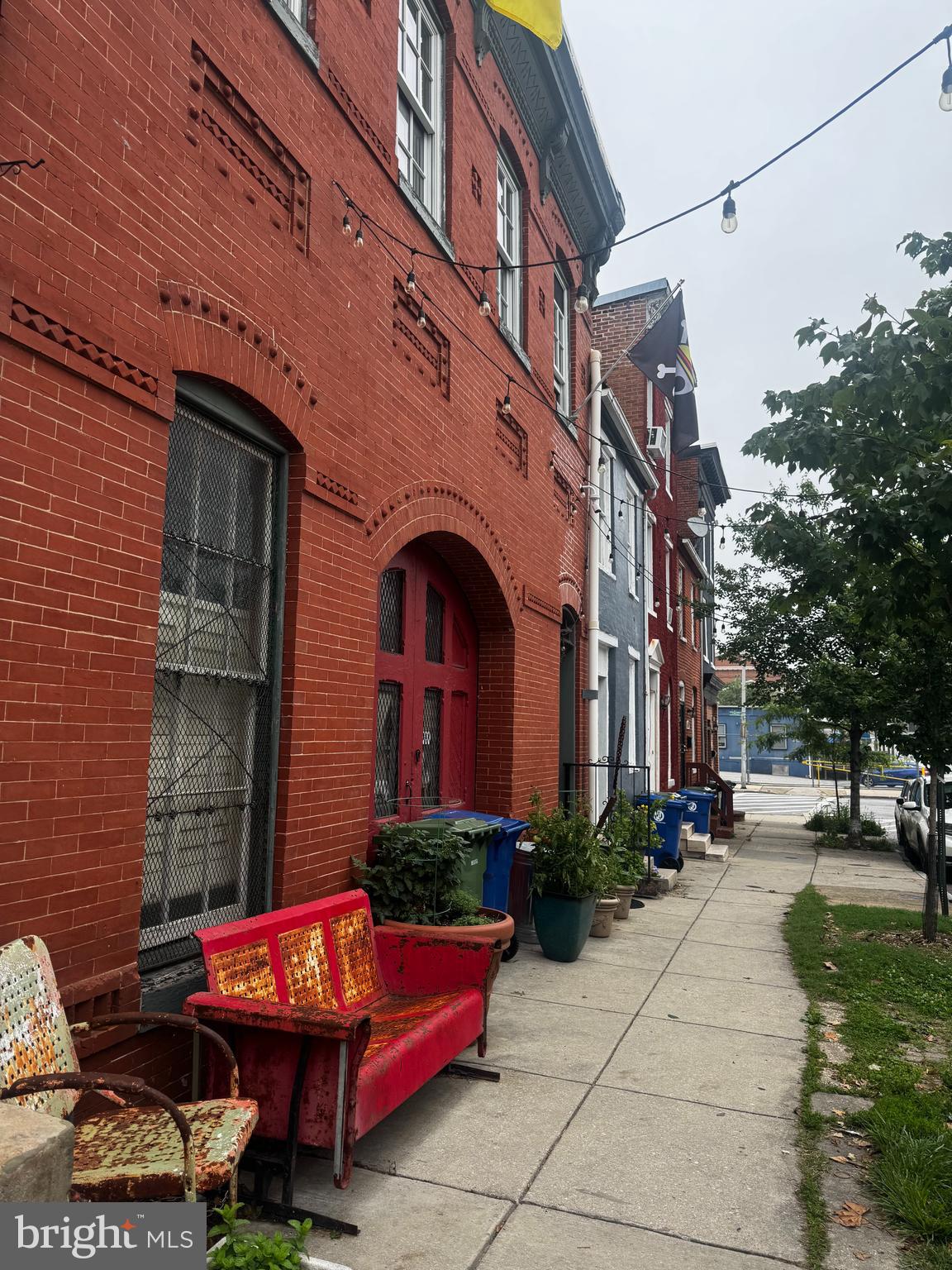 1006 HOLLINS STREET