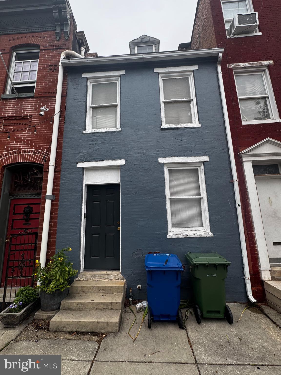 1006 HOLLINS STREET