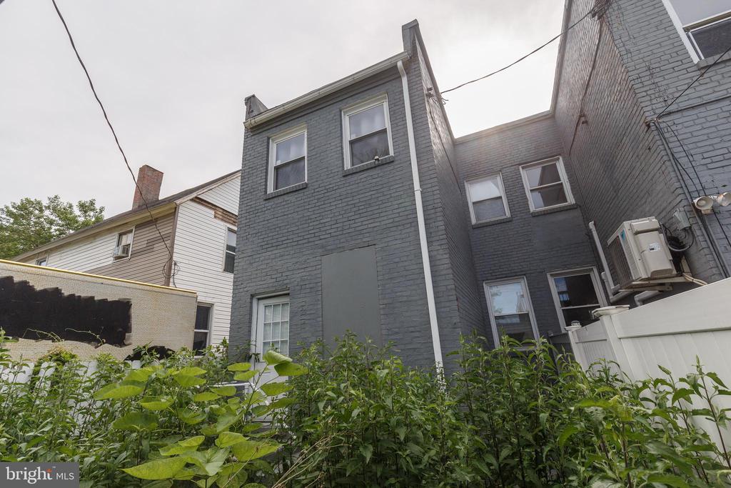 925 N KRESSON STREET
