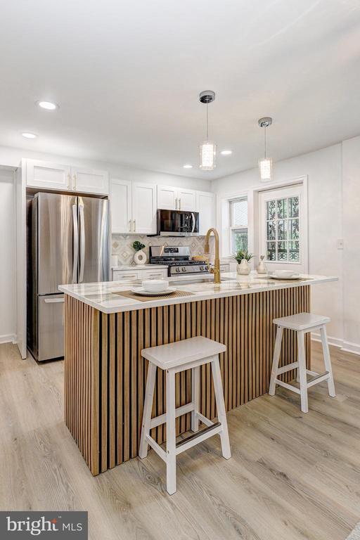 1028 REVERDY ROAD
