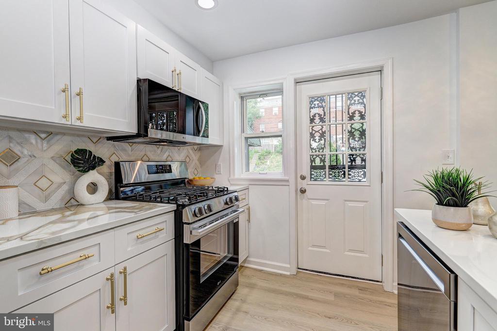1028 REVERDY ROAD