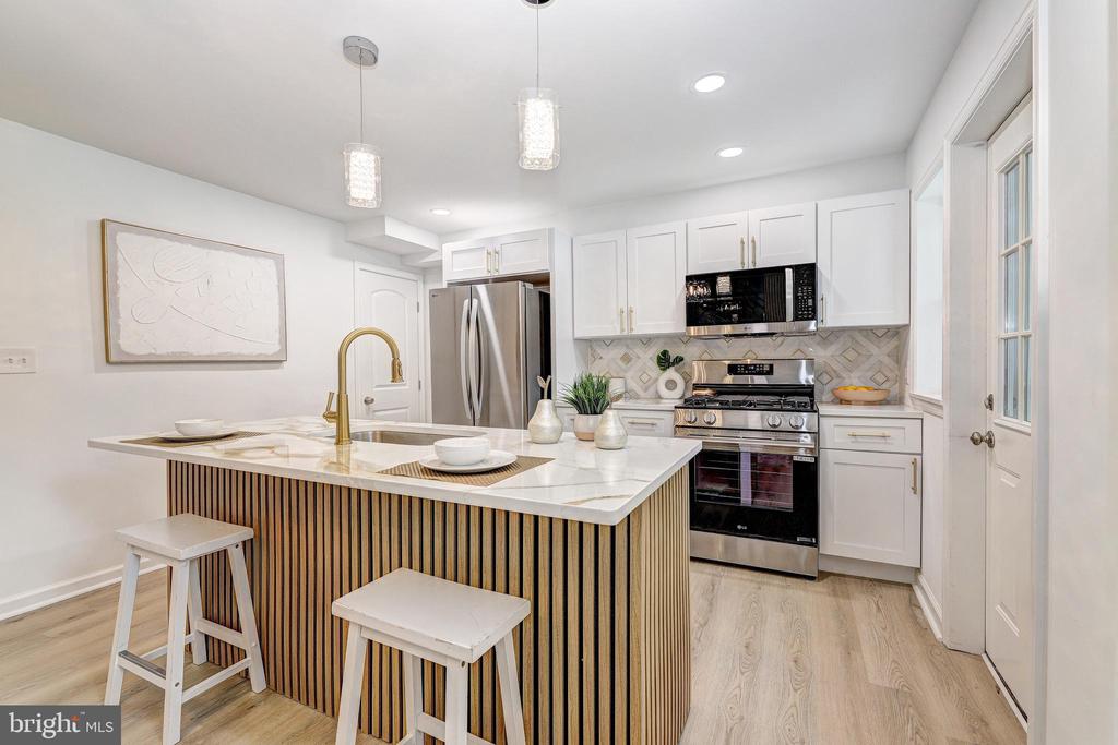 1028 REVERDY ROAD