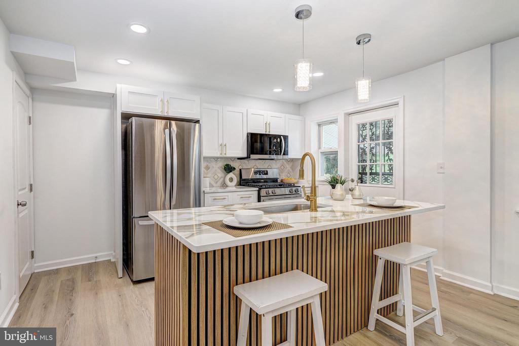 1028 REVERDY ROAD