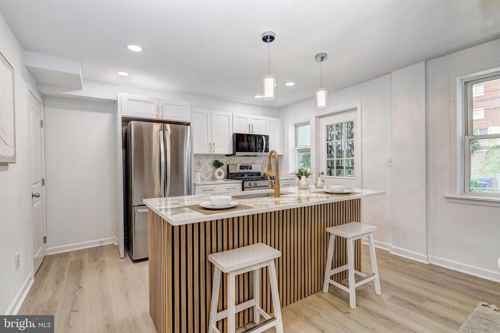 1028 REVERDY ROAD