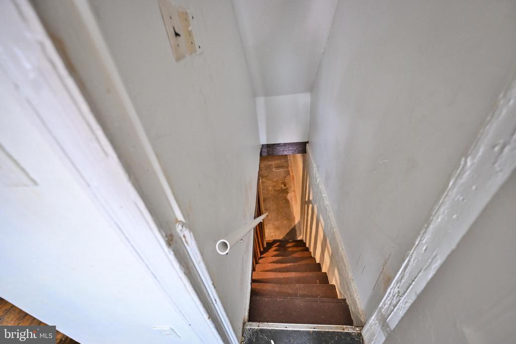 10 S ELLWOOD AVENUE