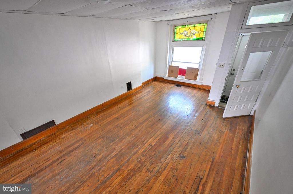 10 S ELLWOOD AVENUE