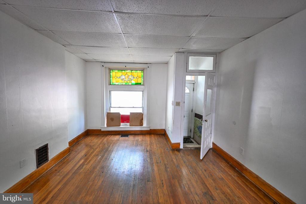 10 S ELLWOOD AVENUE