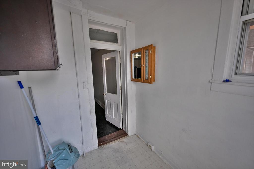 10 S ELLWOOD AVENUE