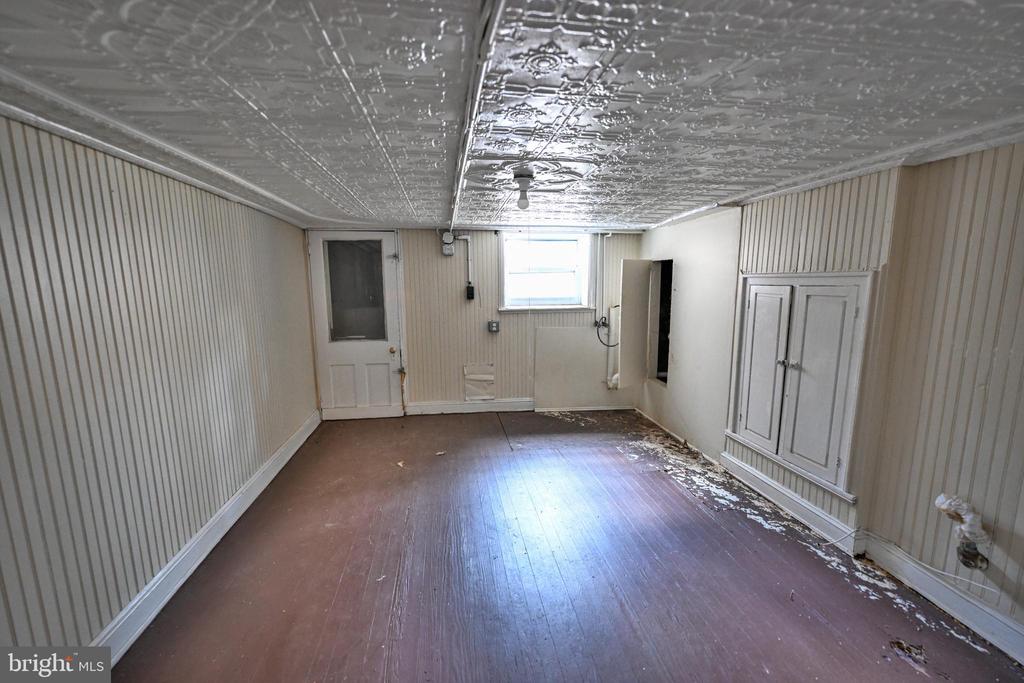 10 S ELLWOOD AVENUE