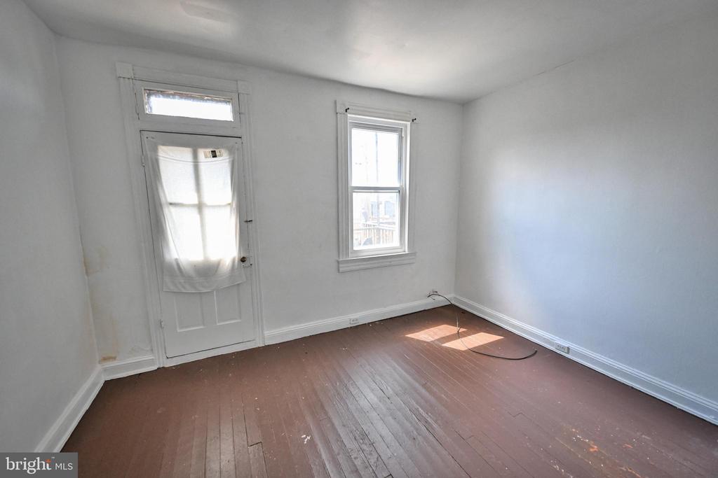 10 S ELLWOOD AVENUE