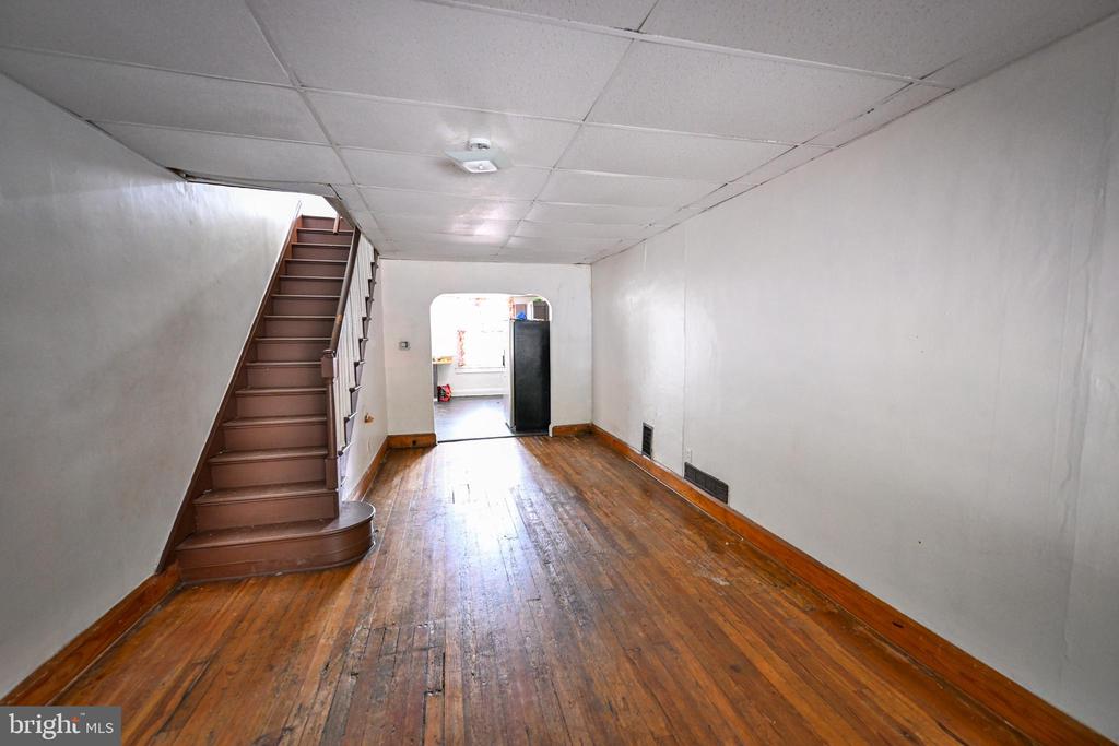 10 S ELLWOOD AVENUE