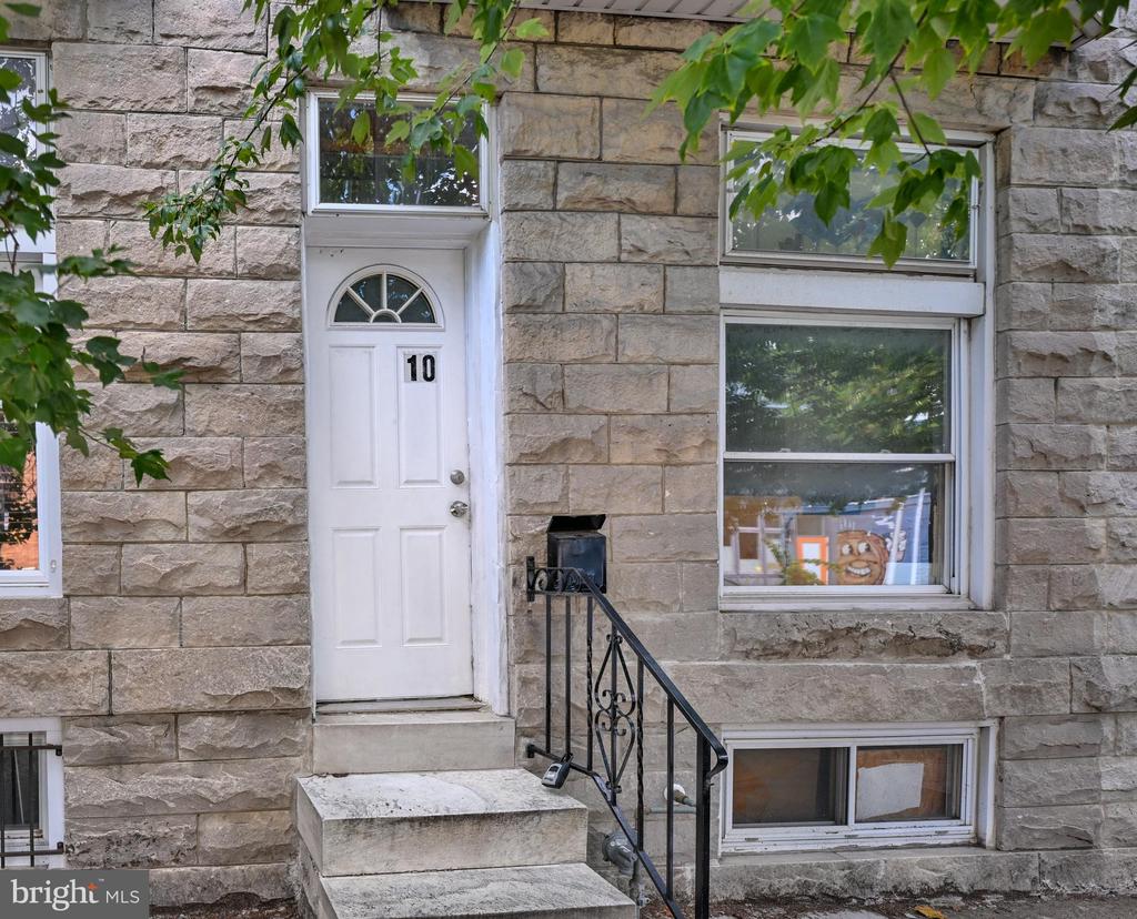 10 S ELLWOOD AVENUE