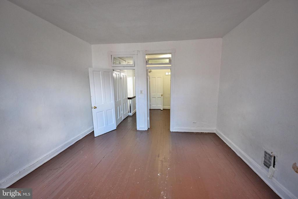 10 S ELLWOOD AVENUE