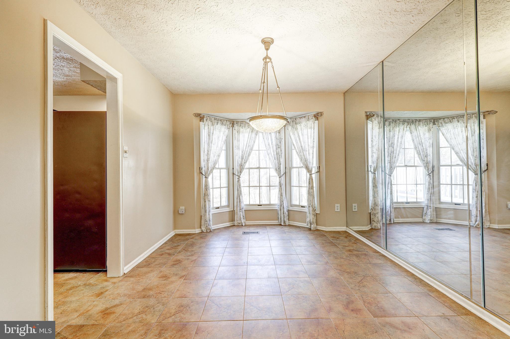 20 WHITE WILLOW COURT