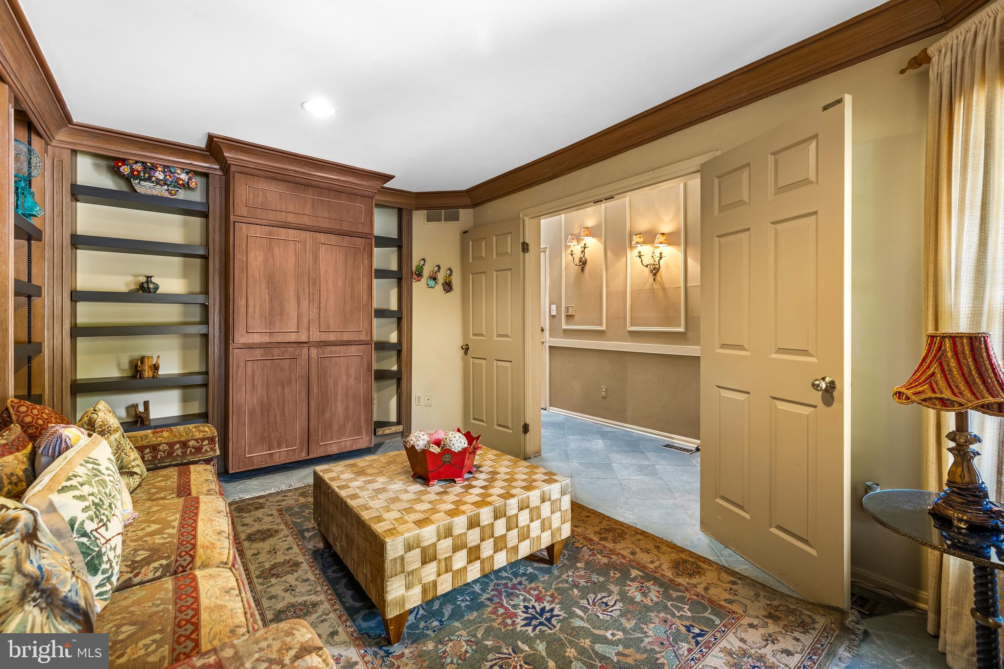 64 RIVER OAKS CIRCLE