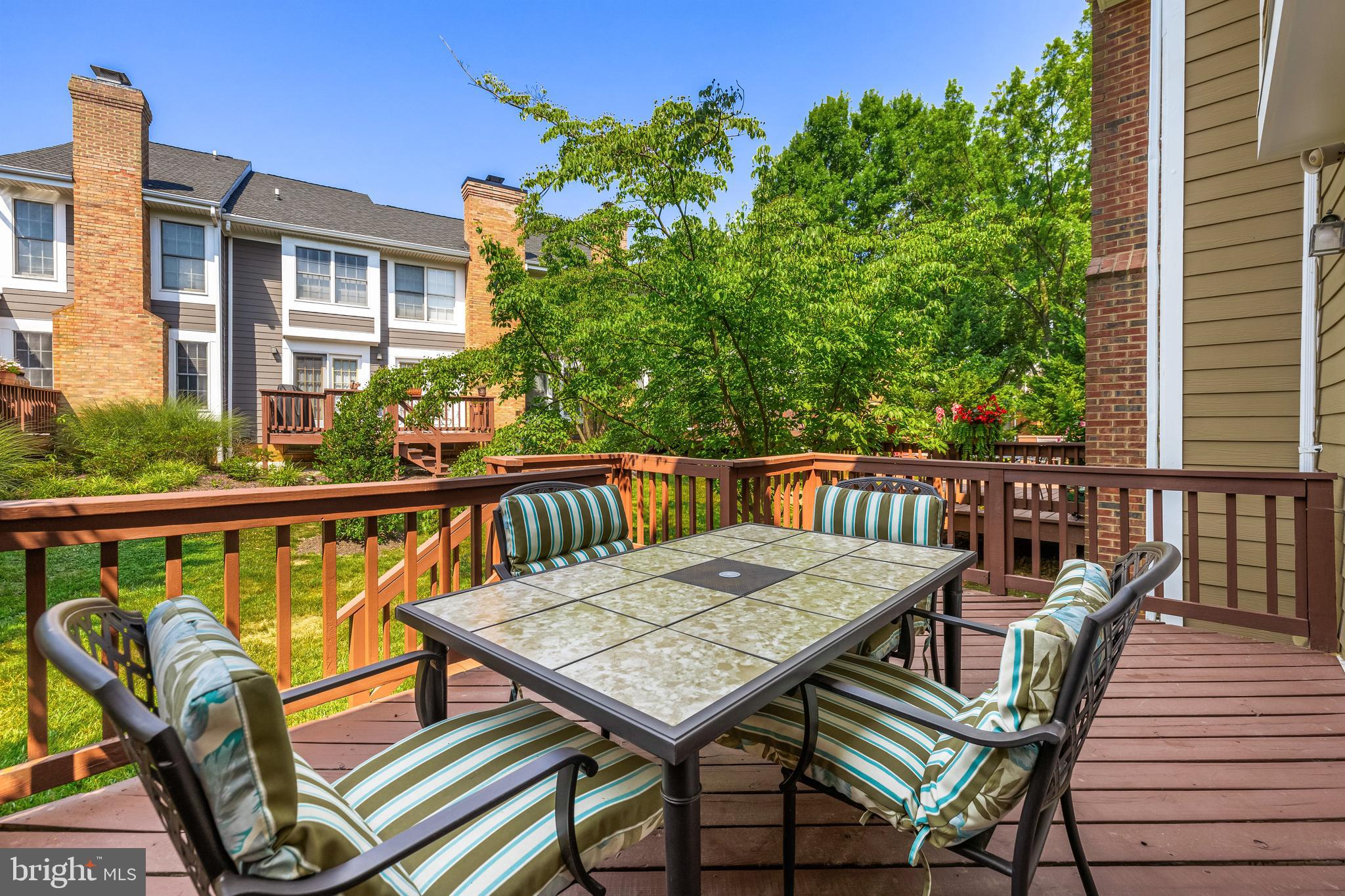 64 RIVER OAKS CIRCLE