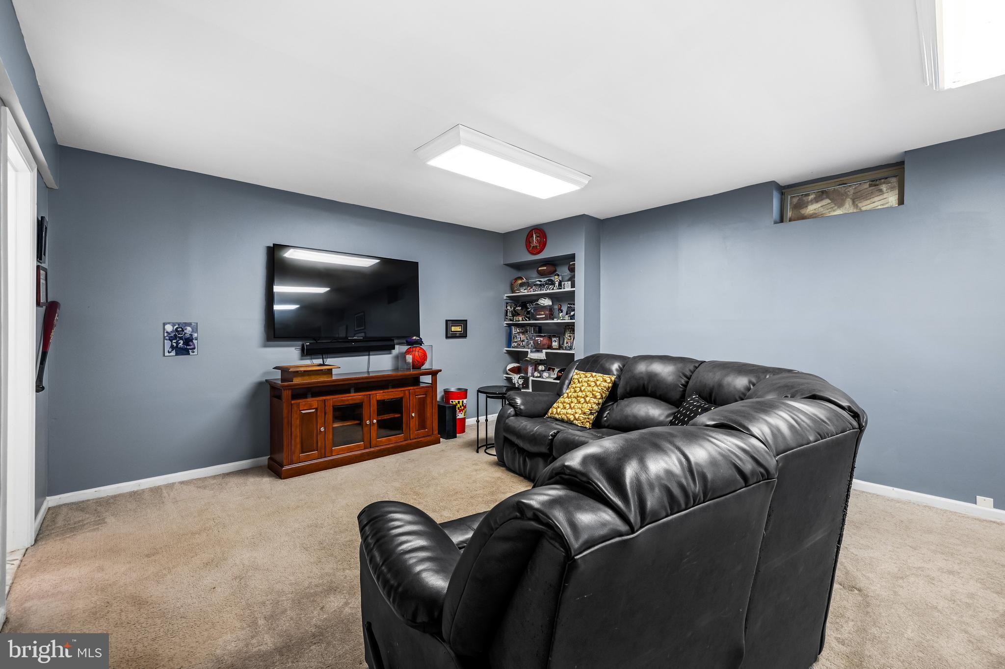 64 RIVER OAKS CIRCLE