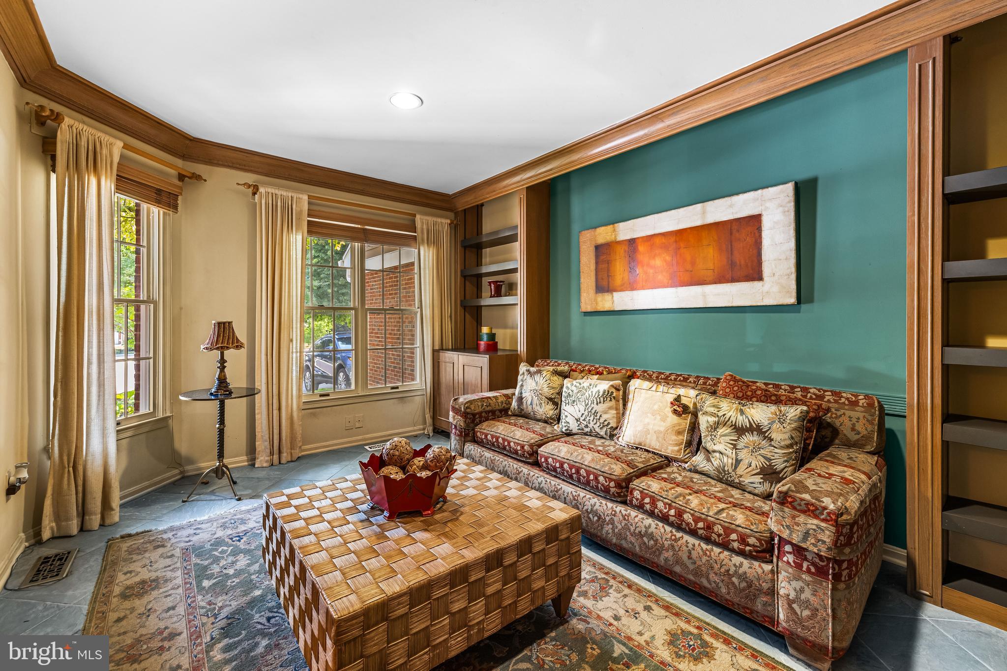 64 RIVER OAKS CIRCLE