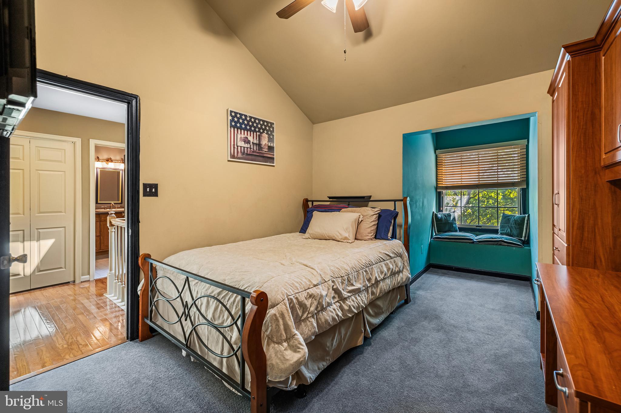 64 RIVER OAKS CIRCLE