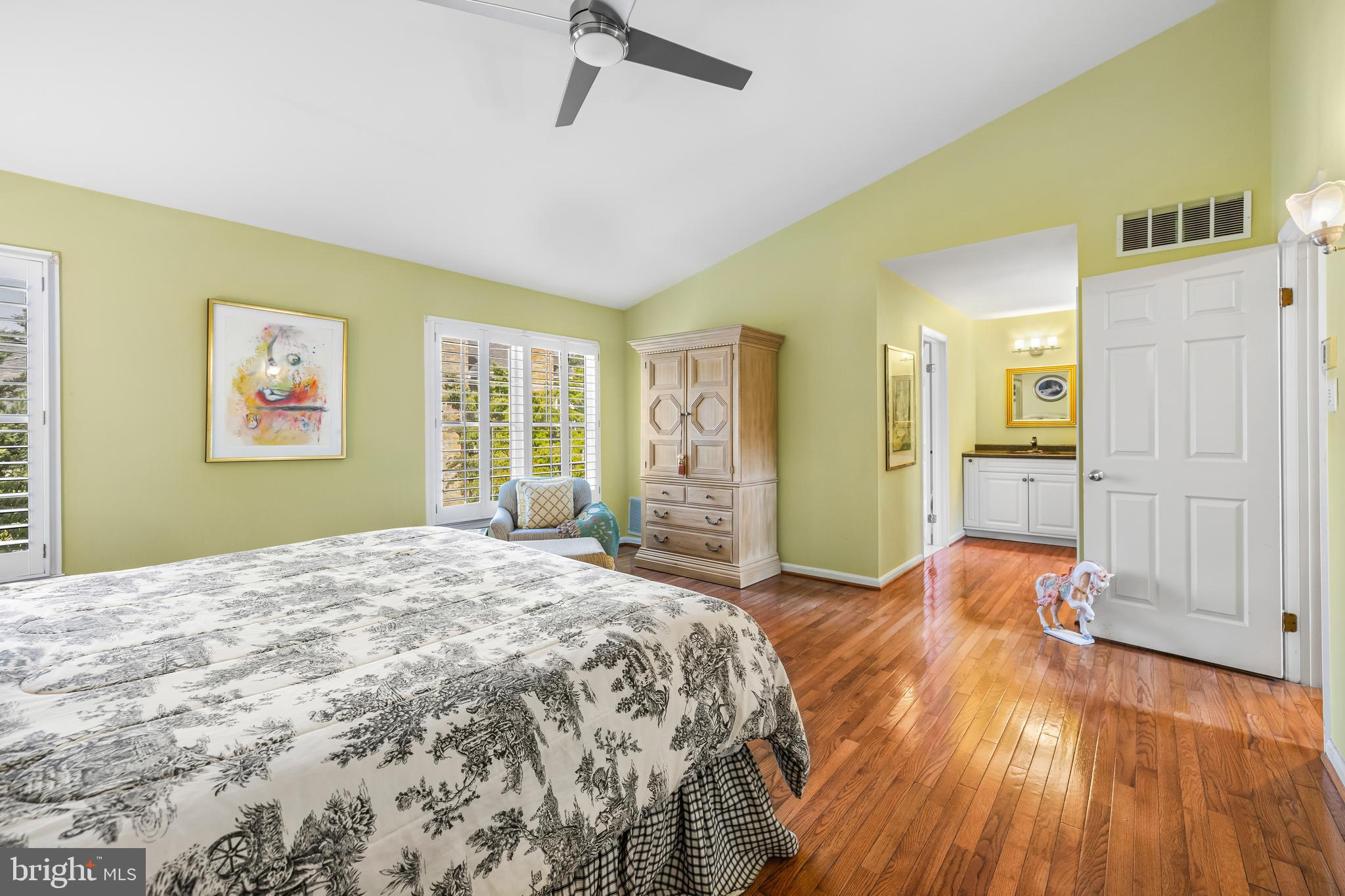 64 RIVER OAKS CIRCLE