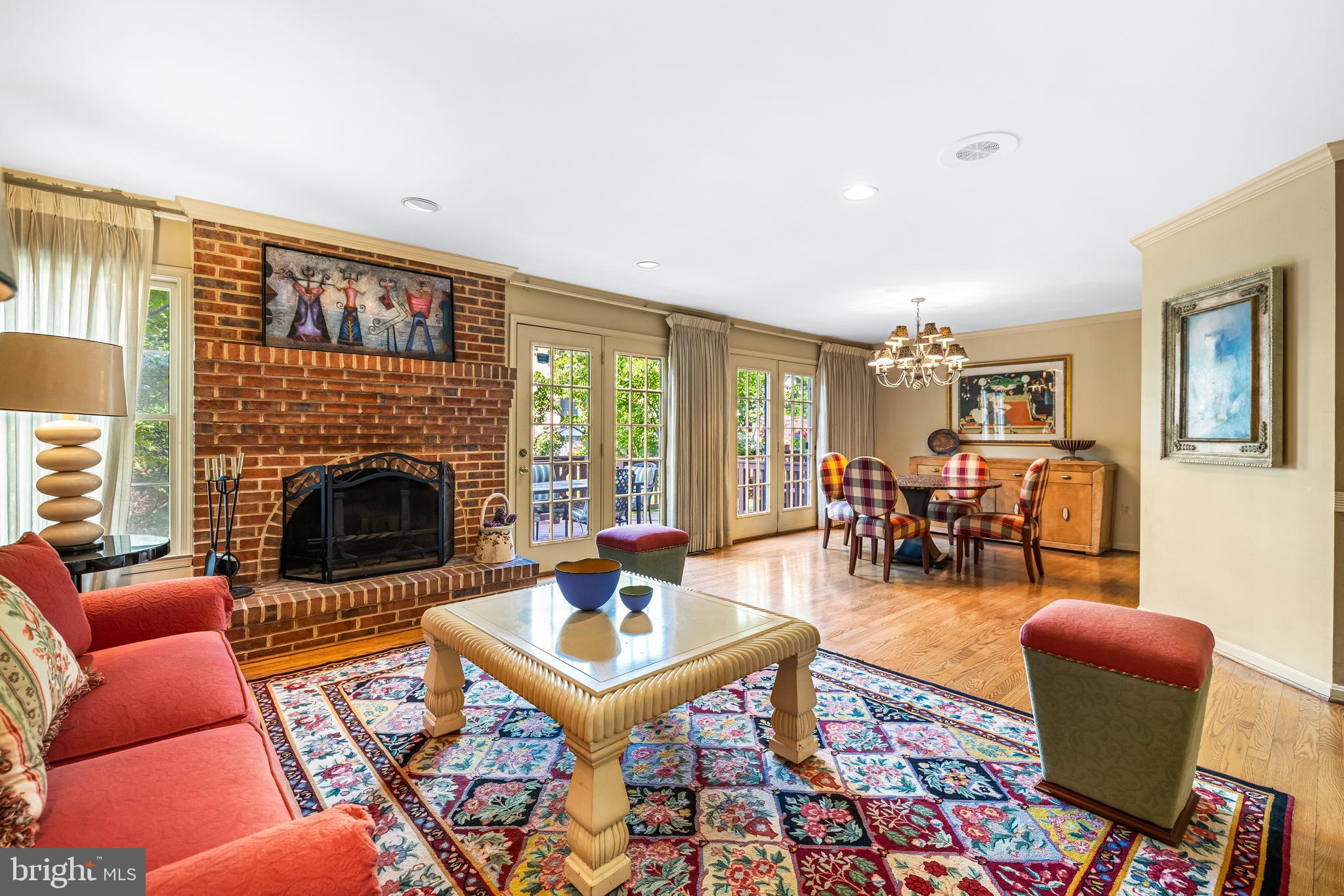 64 RIVER OAKS CIRCLE