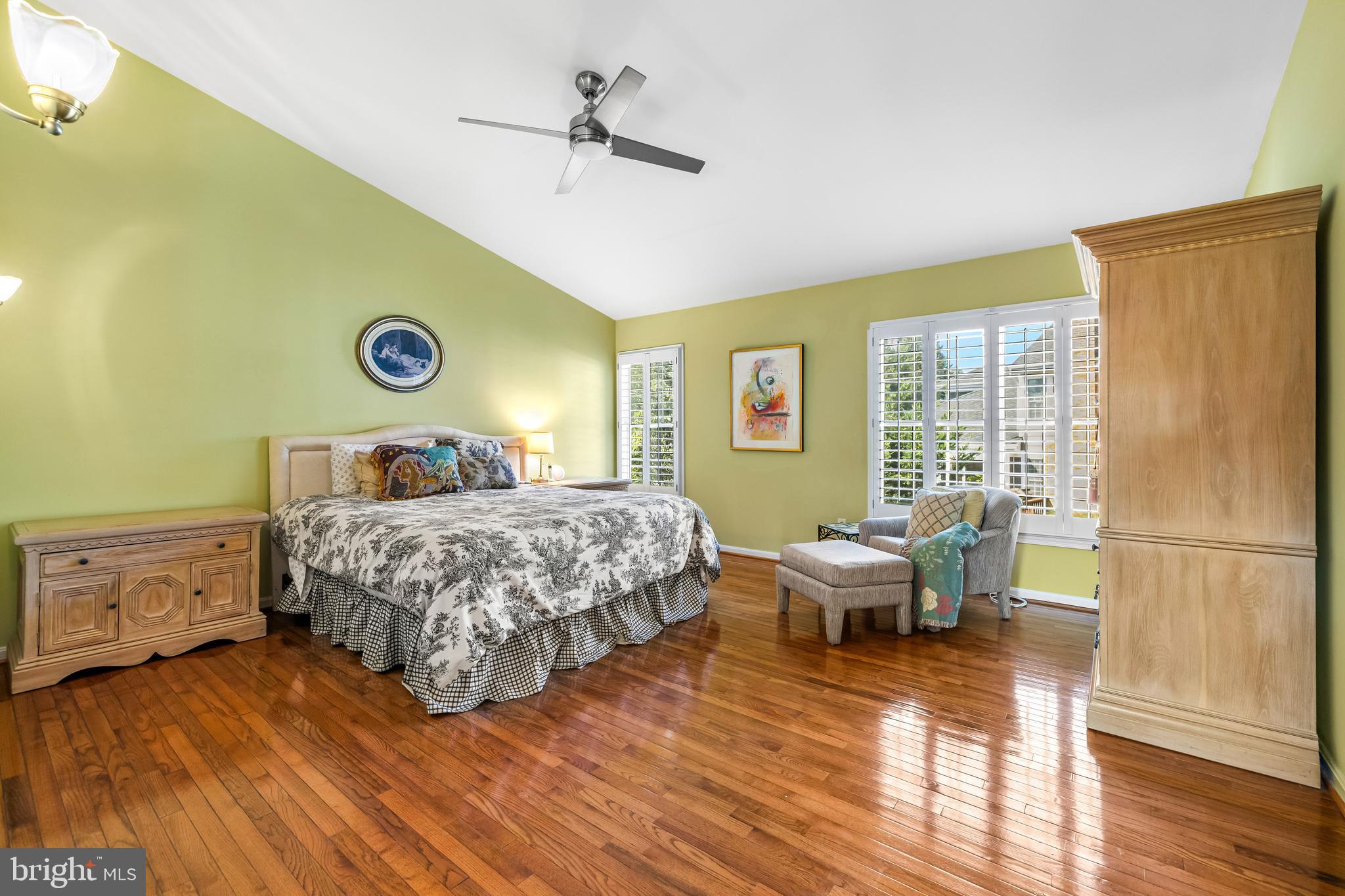 64 RIVER OAKS CIRCLE