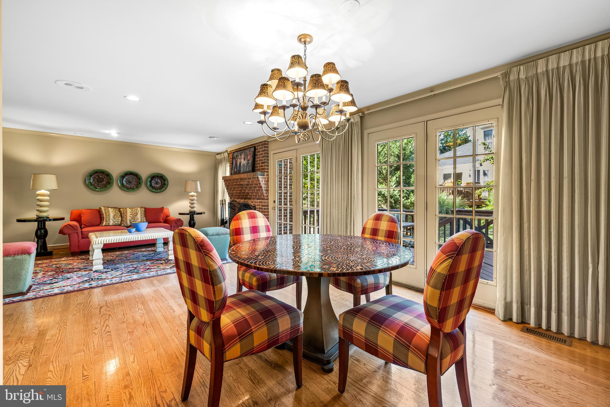 64 RIVER OAKS CIRCLE