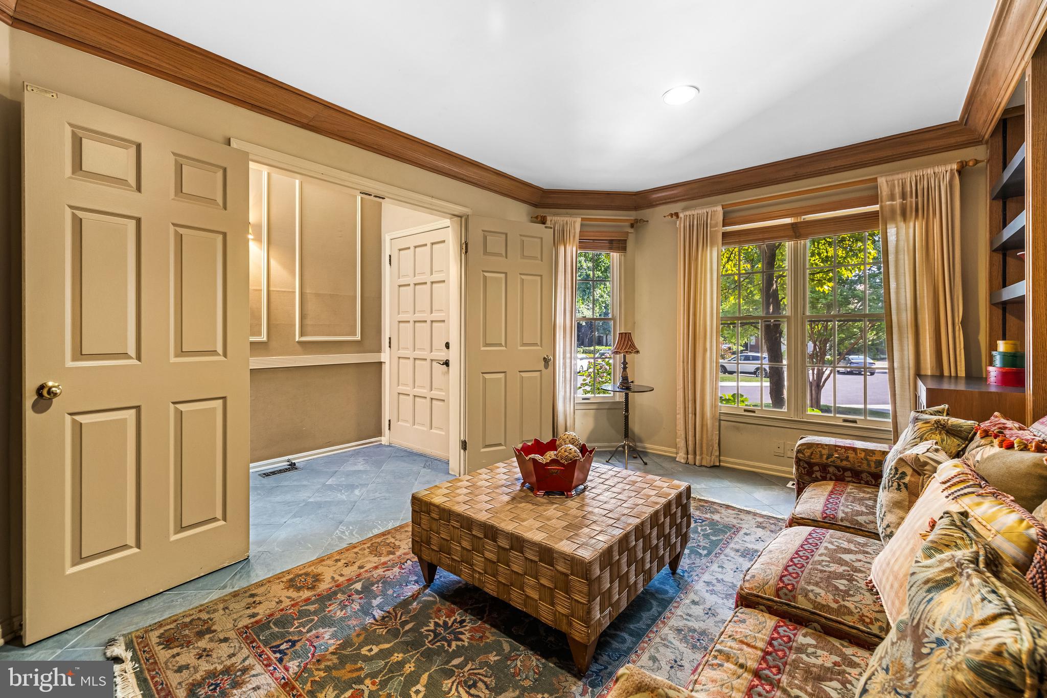 64 RIVER OAKS CIRCLE